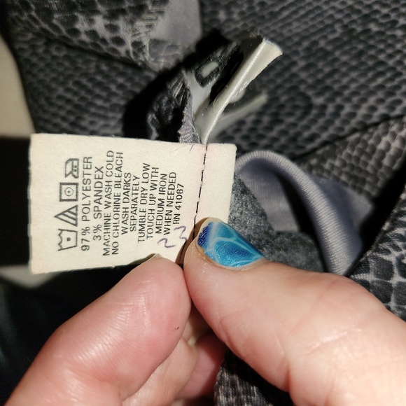 Elegant Black and Gray Snake Print Skirt - Picture 3 of 6